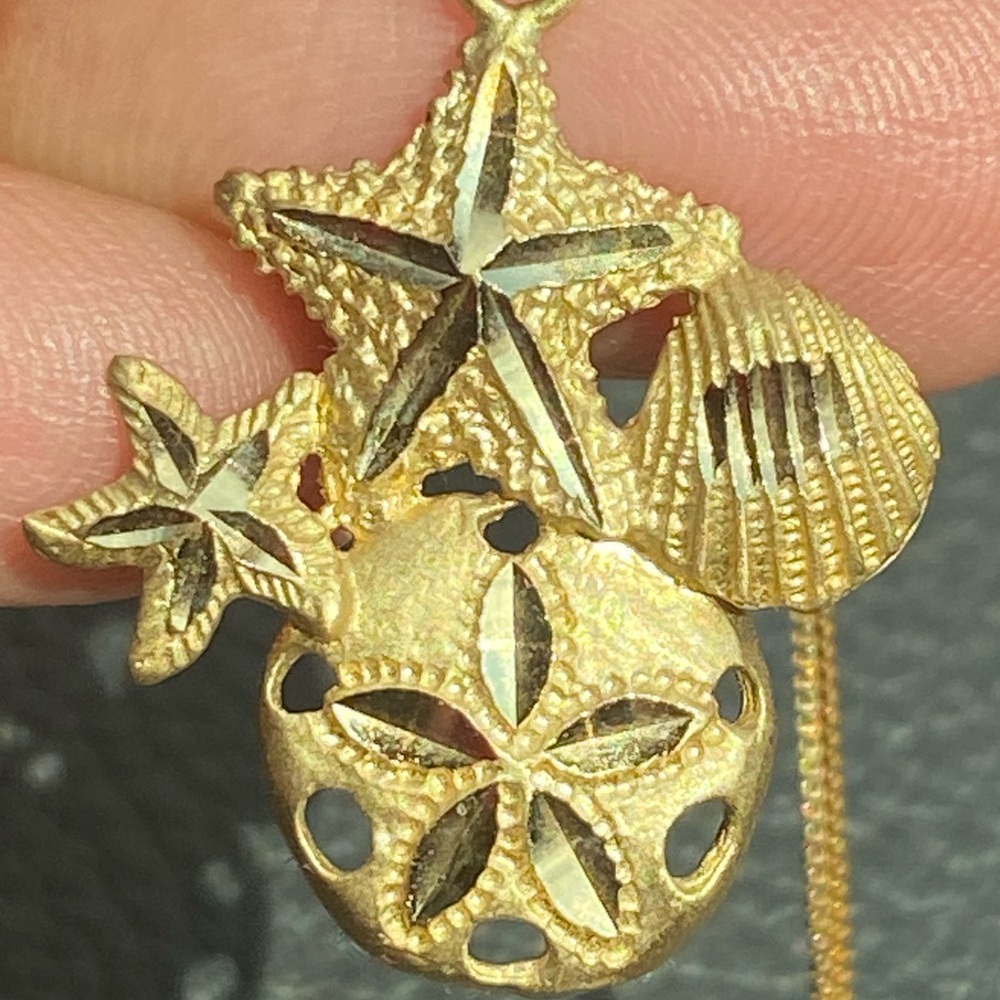 14K Yellow Gold Sand Dollar Starfish Sealife Pendant